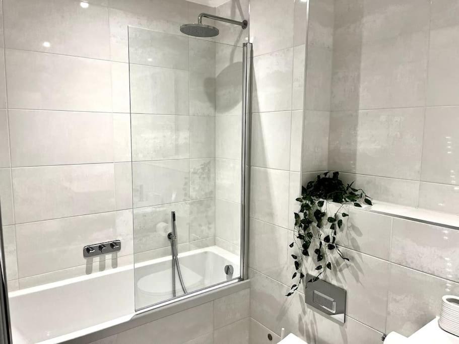 Вилла Luxury 3 Bed House W Parking & Garden! 1 Борнмут Экстерьер фото