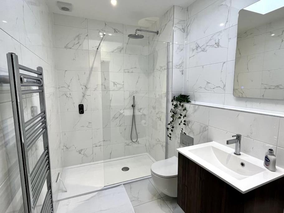 Вилла Luxury 3 Bed House W Parking & Garden! 1 Борнмут Экстерьер фото